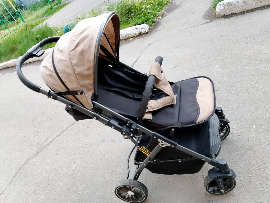 Срочно продается коляска прогулочная