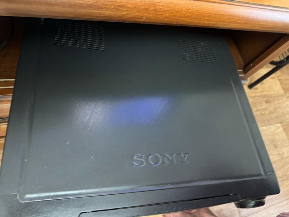 Видеомагнитофон и DVD плеер по 10000