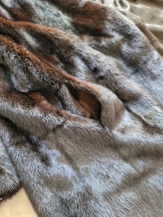 Продам шубу норковую