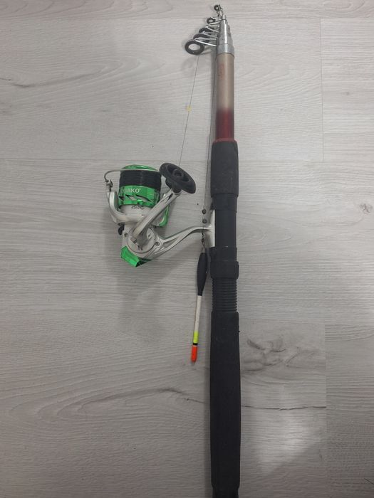 Въдици 6 броя със макари