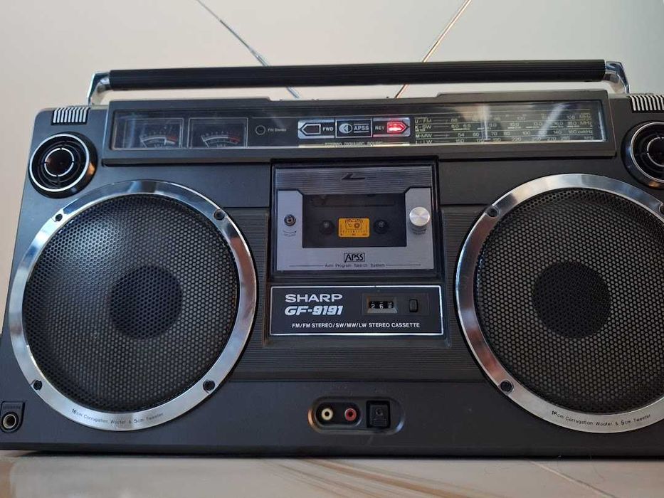 Стерео радиокасетофон Sharp GF-9191HB. Като нов.