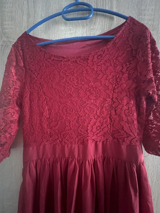 Дълга червена рокля с дантела