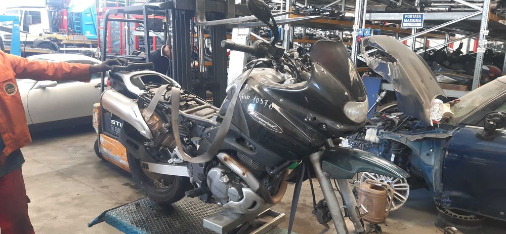 Мотоциклет Сузуки Фриуинд(фривинд) (Suzuki Freewind ) 650- на части!