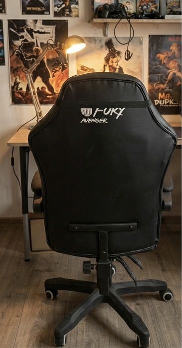 Геймърски стол Fury Avenger M+ Black-White – Ултра Комфорт с Гаранция!