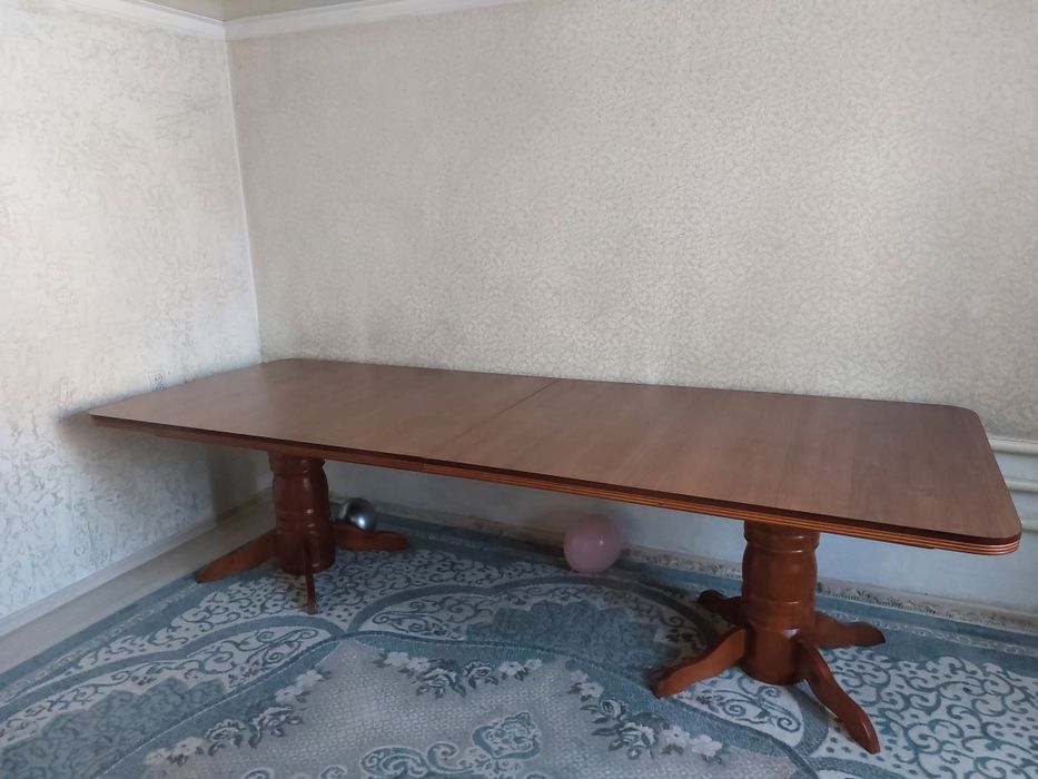 Продам стол для залла