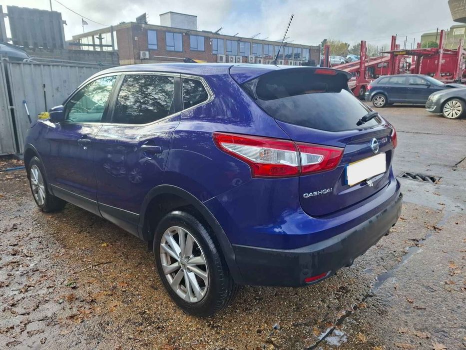 Far Stanga Nissan Qashqai 2014 SUV Albastru