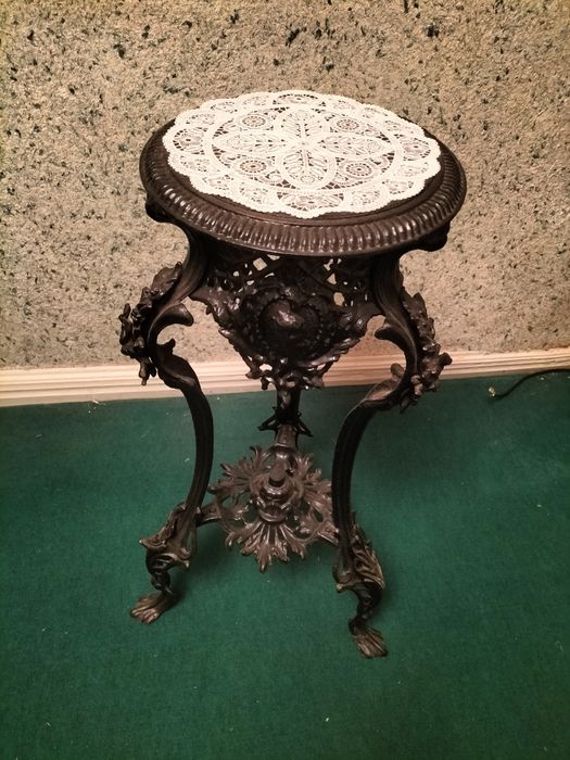 Подставка для цветов винтажная металлическая