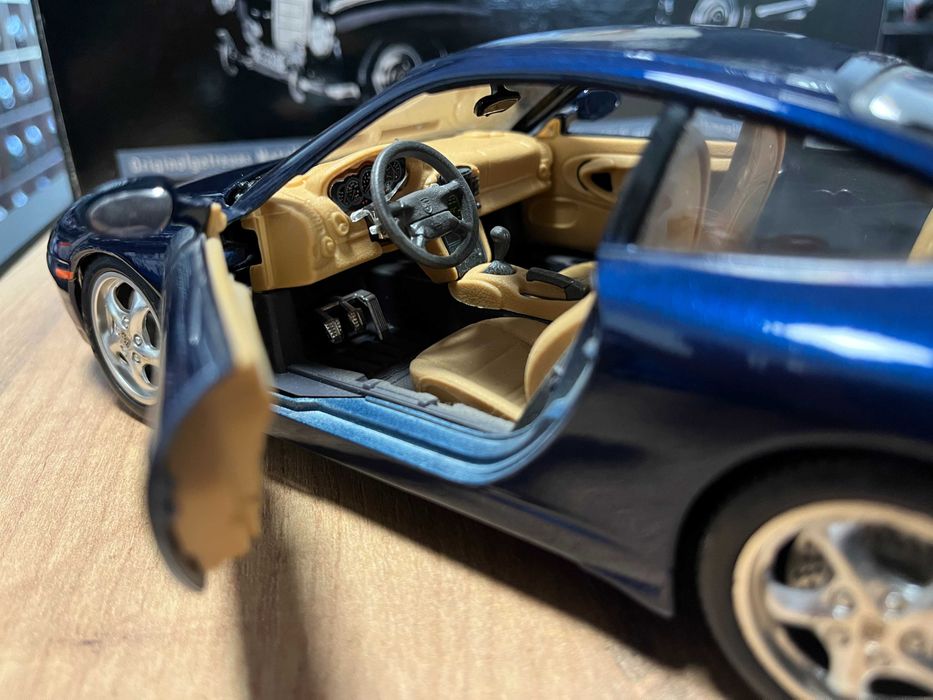 Нова метална колекционерска количка модел PORSCHE 996 1998г. 1:18