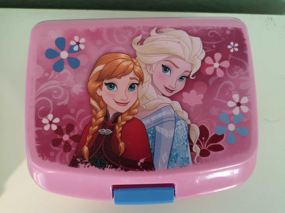 Елза и Ана/Frozen,Замръзналото -кукла,кутия,светеща пръчка,нова чанта