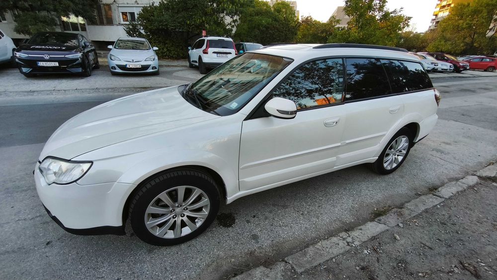 Продавам личния си Subaru Outback 2.5, 2009 г., автоматична скоростна кутия и фабрична газова уредба BRC.