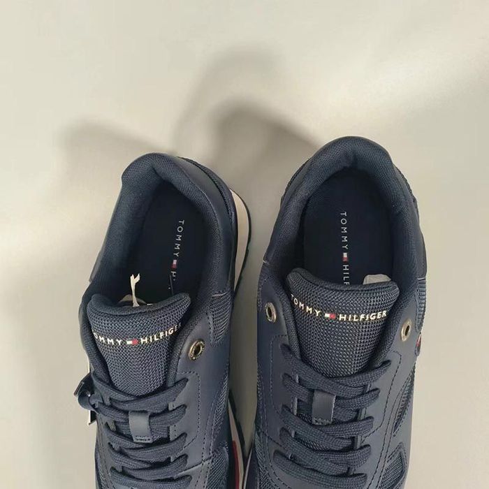 Кроссовки от бренда Tommy Hilfiger