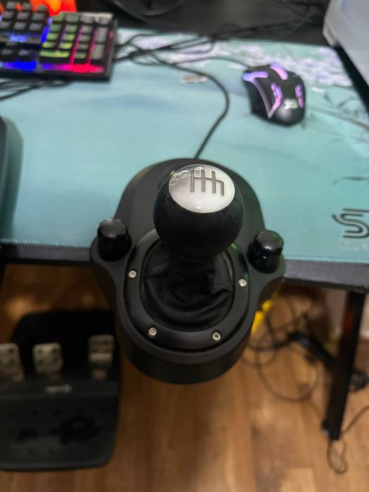 Logitech G29 Driving Force + КПП (шифтер) — полный комплект
Срочно про