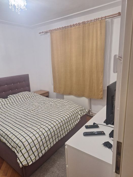 Închiriez apartament cu 3 camere,etajul 3,micro3