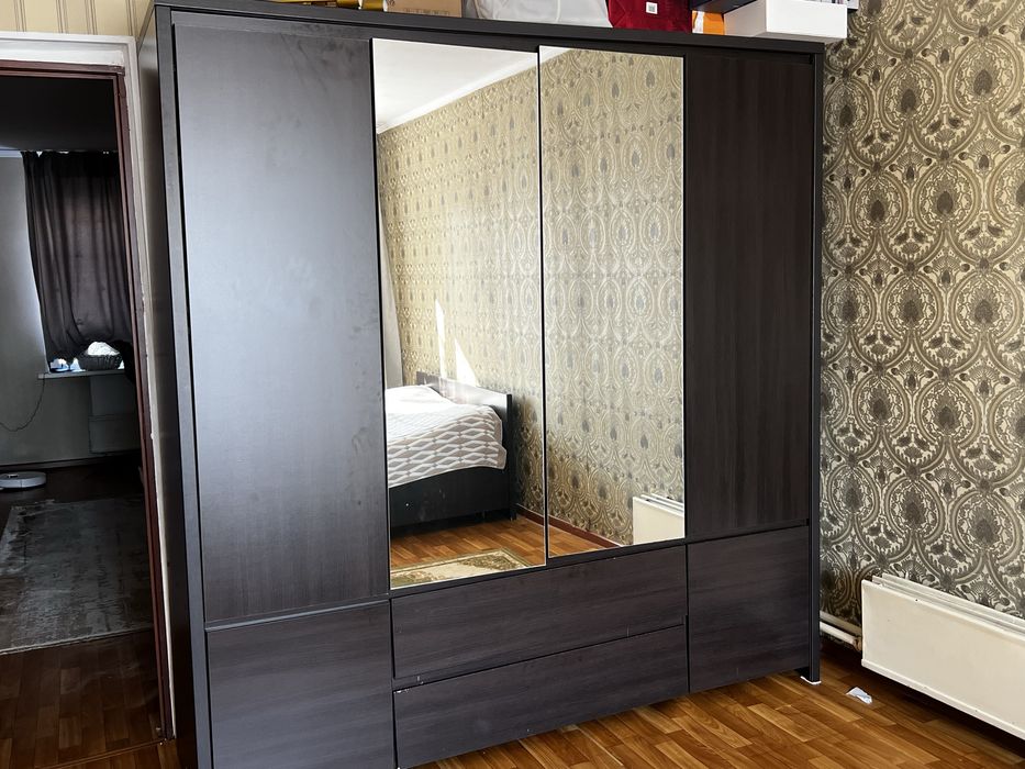 Спальный гарнитур (кровать и шкаф)