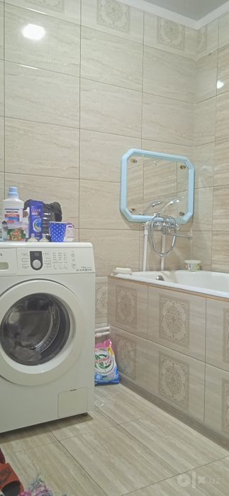 Срочно продам1ком квартиру в 1 микрорайоне Чирчик