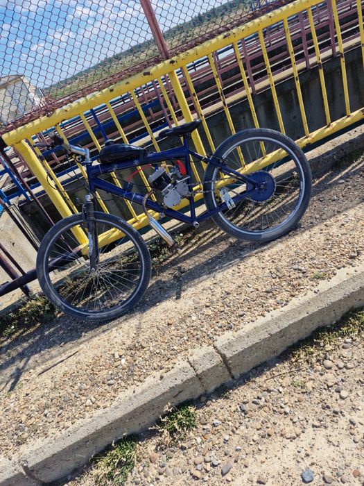 Vând sau  schimb o bicicleta cu motor de 80cc