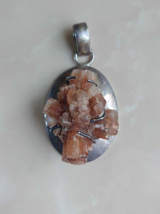 Pandantiv masiv, Argint cu aragonit