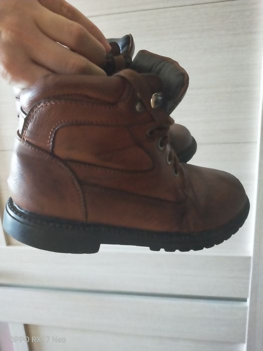 Продам детские ботинки