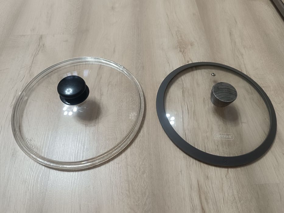 2 Стеклянные крышки d-26. d-28