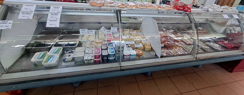 Продавам витрина