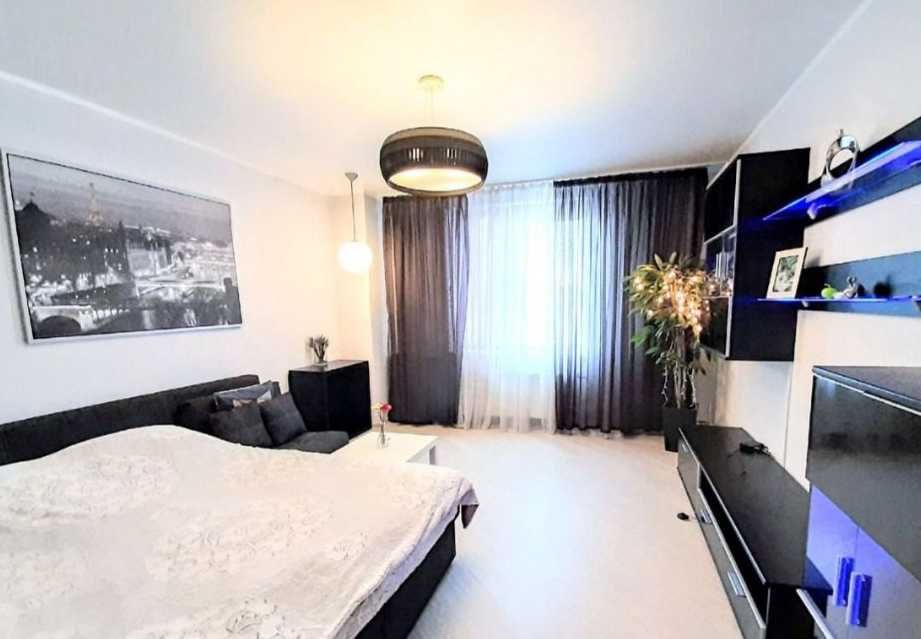 Дава се под наем Едностаен апартамент в Пловдив, Център - 25 кв.м за 122.4 € - Снимка #1