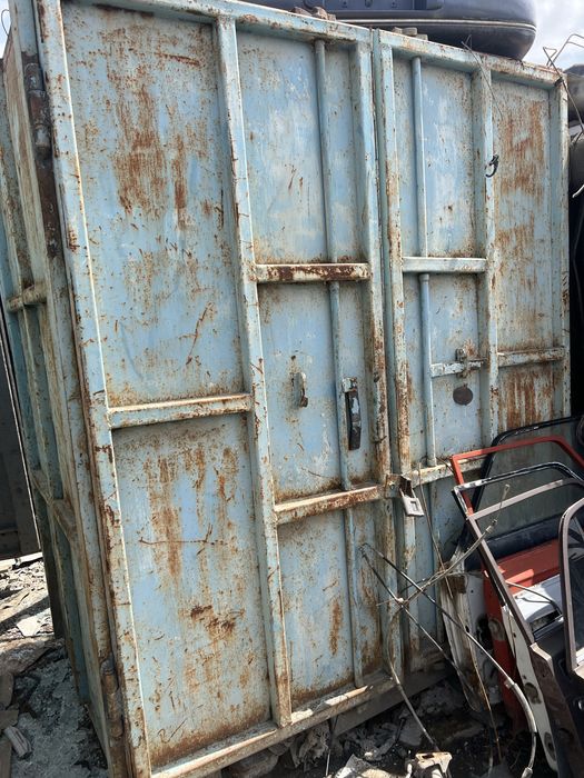 Продаются контейнер 2 м высота 2,5 метра глубина метр 20