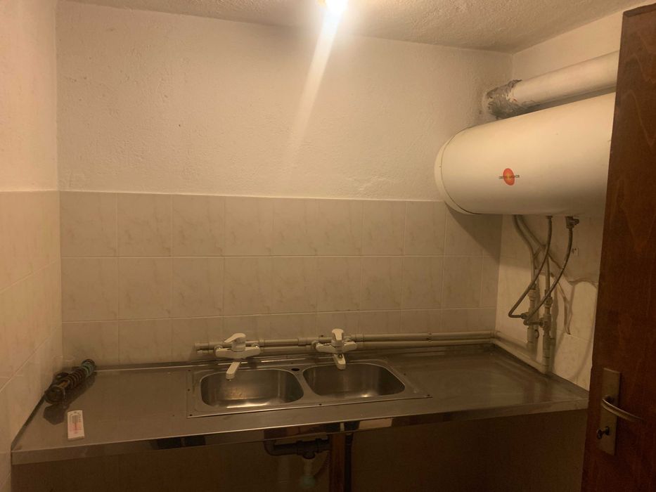 ЗАВЕДЕНИЕ ЗА ХРАНЕНЕ в центъра на гр. Карлово