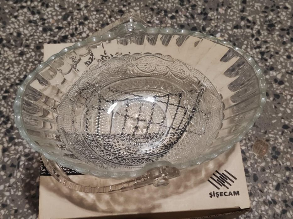 Стъклена кошница бонбониера