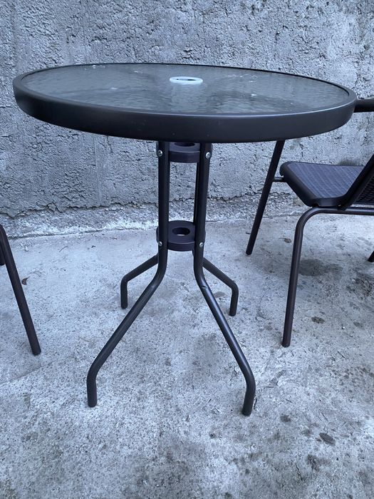 Комплек стол , стулья , зонт от солнца  .