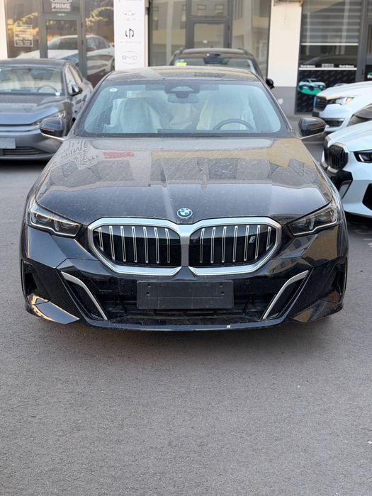 bmw i5 40L 2025 yil 4.400km yurgan