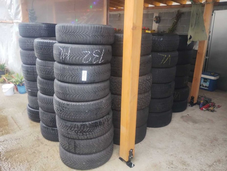 Продавам запазени гуми и джанти , много размери.