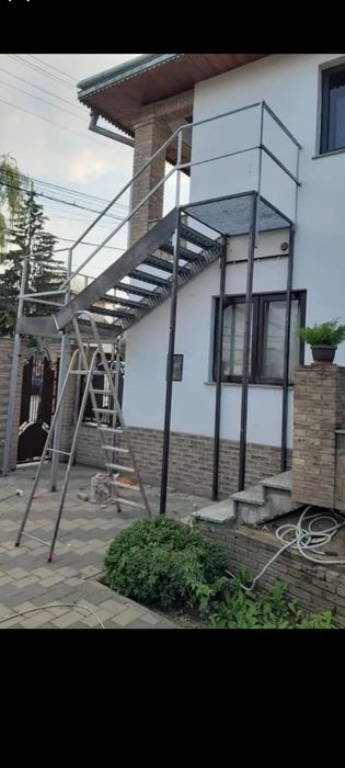 Scari zincate pe comanda