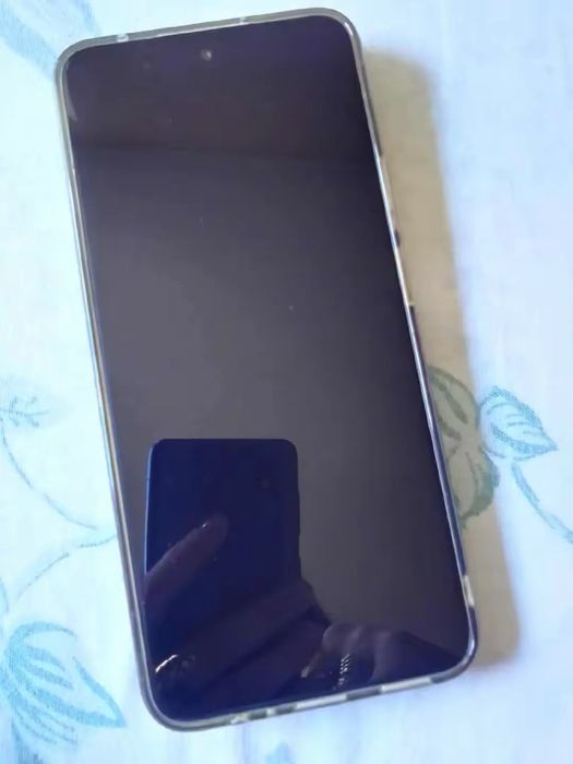 Продавам телефон NOHOR 200