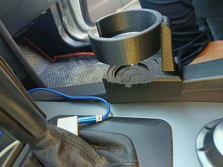 Поставка за чаши е60 CUP HOLDER E60
