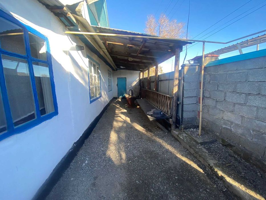 Дом на Бугре, Танат Империя