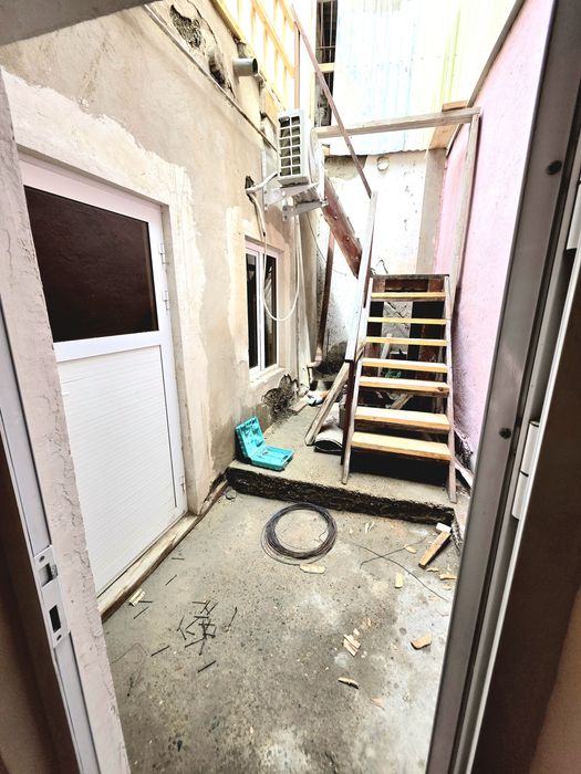 АРК олдида УЧАСТКА 2этажлик сотилади !