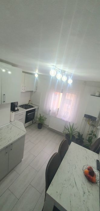 Apartament cu 2 camere, decomandat, 60mp