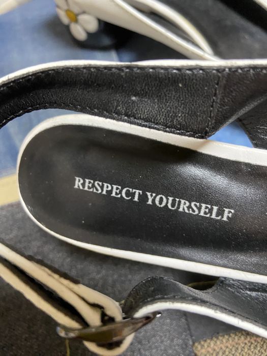 Продам босоножки