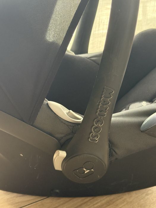 Scoică auto Maxi-Cosi + bază ISOFIX – stare bună