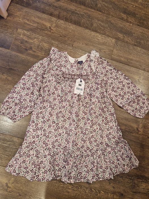 Продавам дрешки за момиче guess  zara, next, mayoral,  h&m