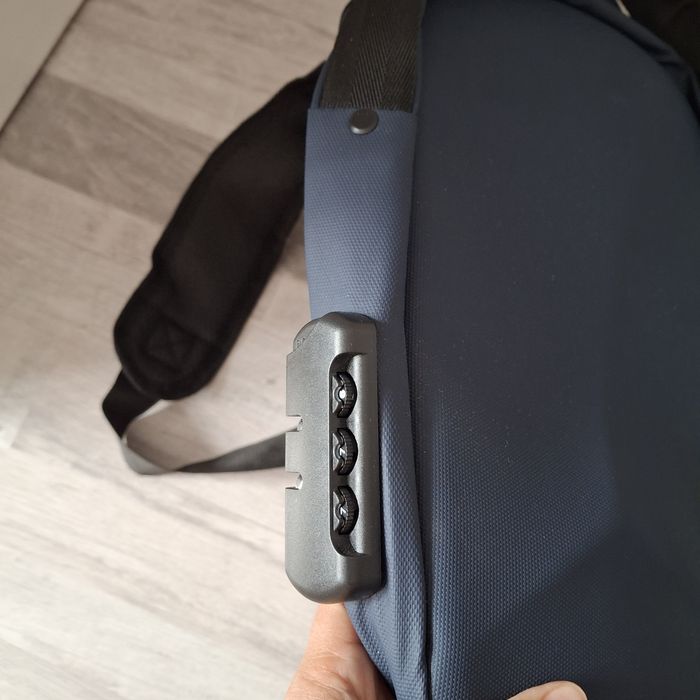 Продам сумку  через плечо Vivo