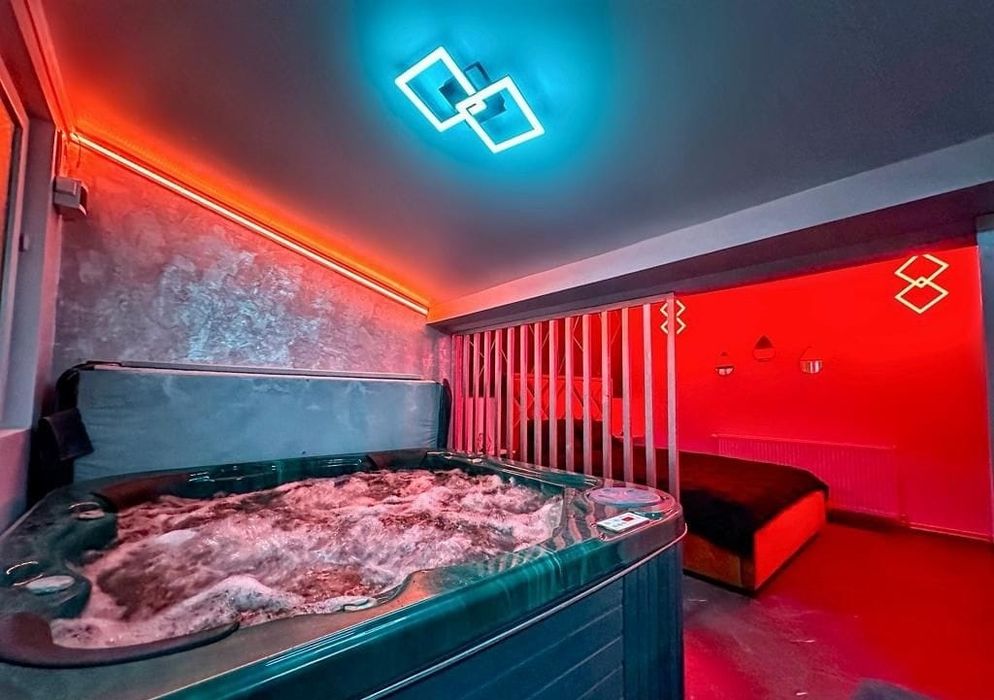 Apartament cu Jacuzzi Xxl Privat -  Pat Super King - Ultra-Central