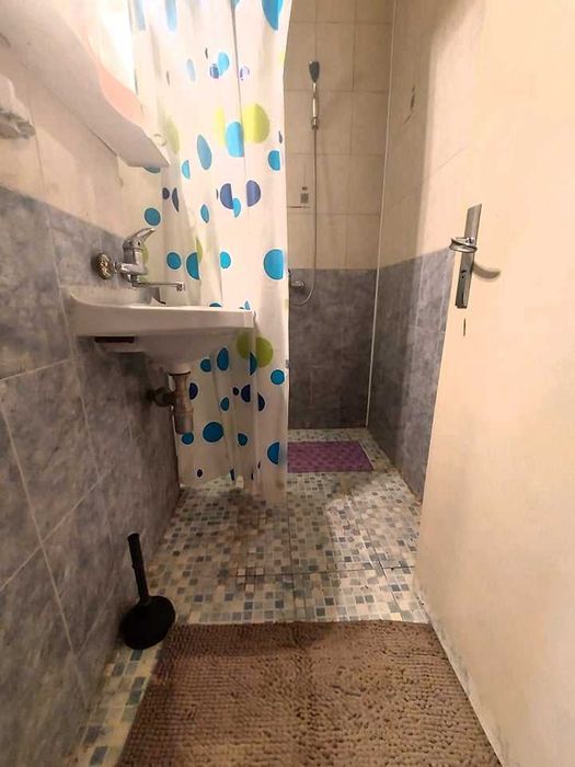 Дава се под наем Тристаен апартамент в Бургас, Изгрев - 100 кв.м за 127.5 € - Снимка #23