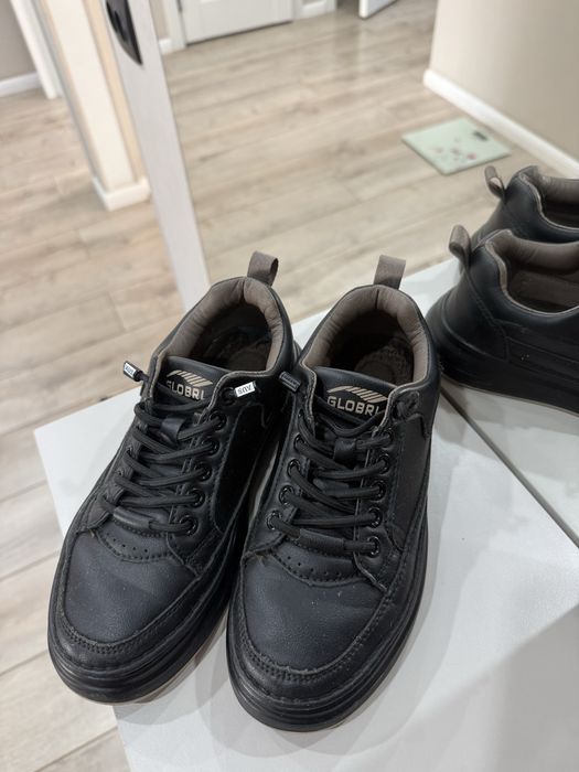 Продам туфли на мальчика в школу
