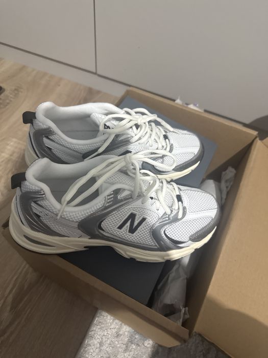 Продам кроссовки