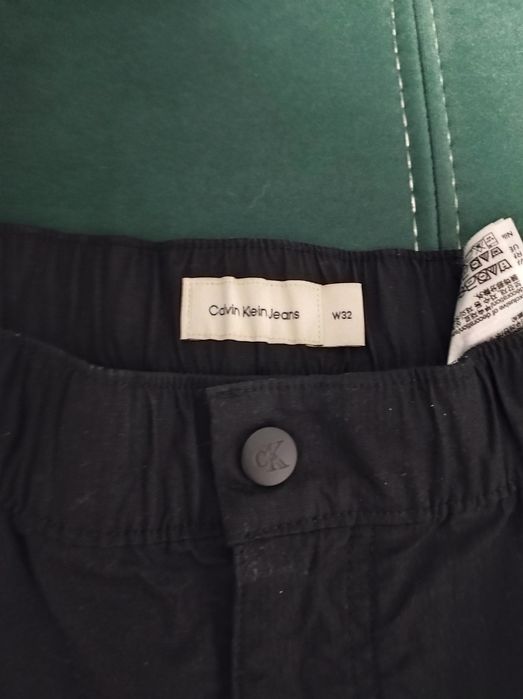 De vânzare pantaloni Calvin Klein