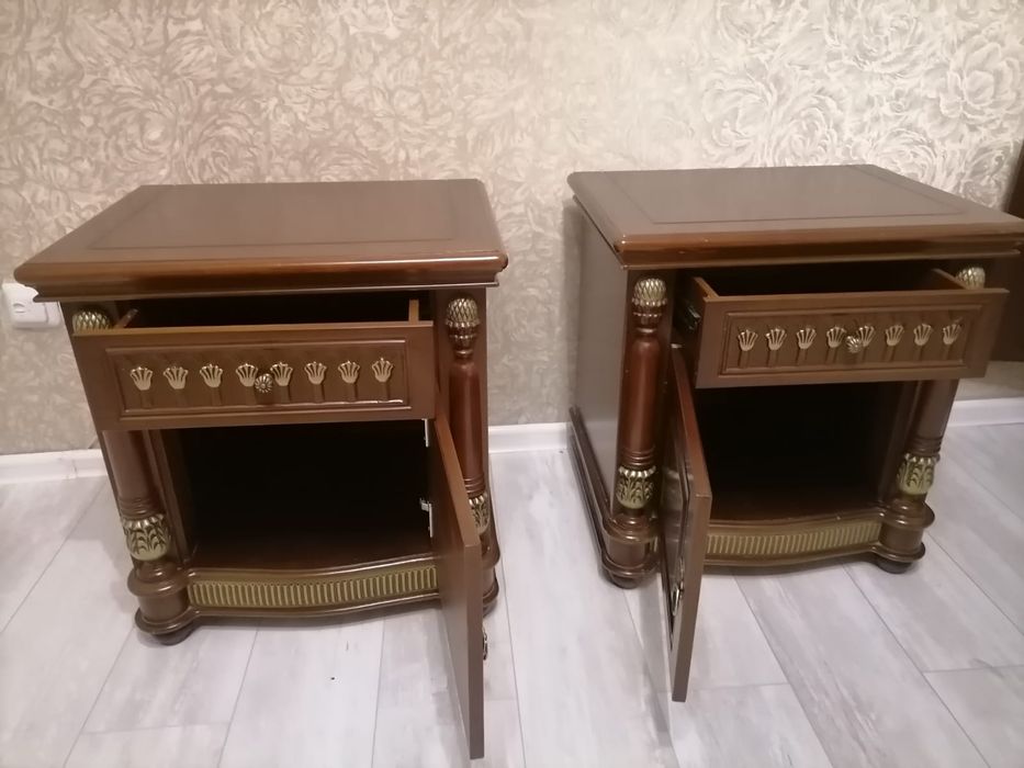 Продам шкаф тумбочками и дамским столиком