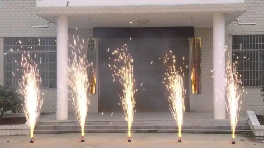 Холодный фонтан, фейерверки