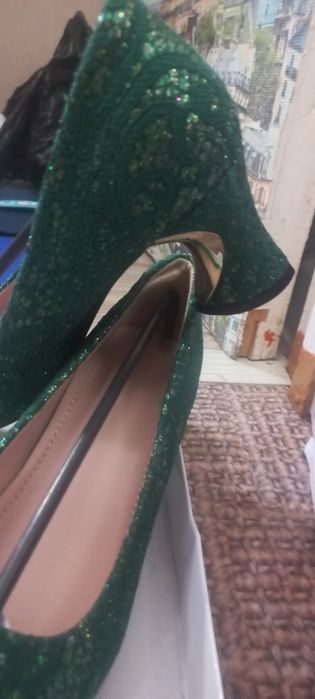 Разгрузка вещей.