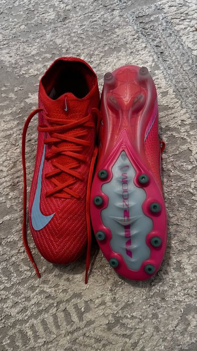 Футболный бутсы Nike
